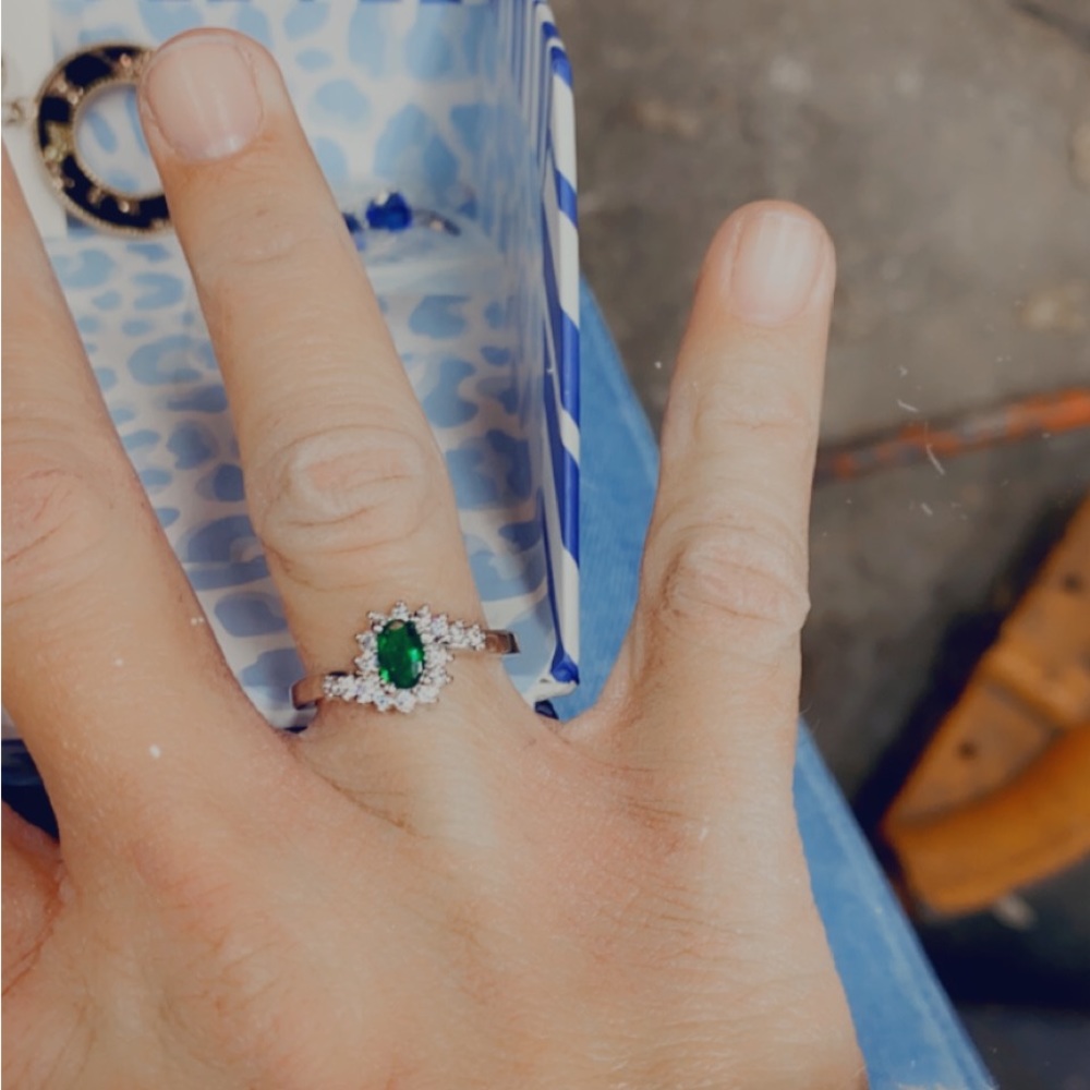 925 Sterling Silver Emerald ring